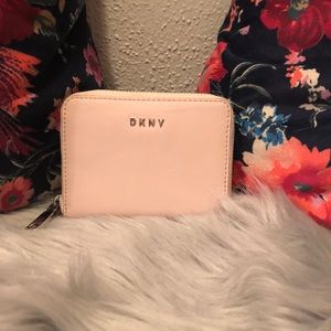good confusion DKNY genuine leather wallet